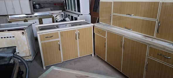 سلاوی خوداتان لێبێت ئەو کەونتەرە بۆ فرۆشتن هەر بەرێزێک خوازیارە پەیوەندی  بکات یا خود نامە بنێریت 
***********
***********
تێ بینی ناو نیشام سۆران بەرزێوە
