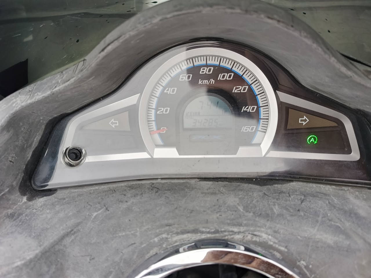 السلام عليكم BCXالجيل الثاني يابانية gf موديل 18 حرف A مواصفات 150 مكفول كفالة عامة اي نقص  قبل شهرين نازلة رمبة حساس زدحام ستان حساس مكاني بغداد للتواصل ***********
