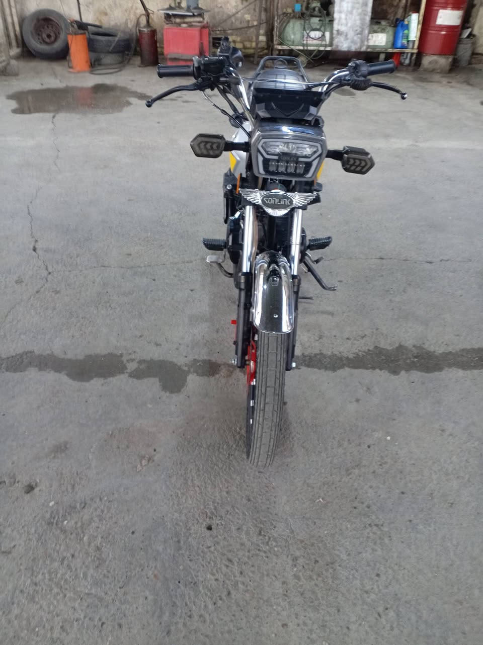 سلام عليكم دراجة سونك محرك اسودضاغطة وزنجيل كفالة عامة جيب فيت وفحص
موديل 2025 أوراق *********** مكان الحسينية
السعر 950
