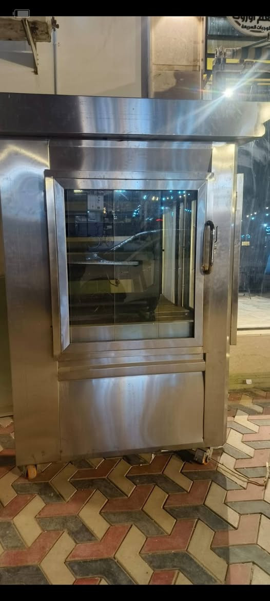 غراض مطعم للبيع شوايا دجاج أصلا مامستخدمه جديده مع ميوزه طعام وي كراسي إلي حاب يشتري يتصل عله هذه الرقم ***********
