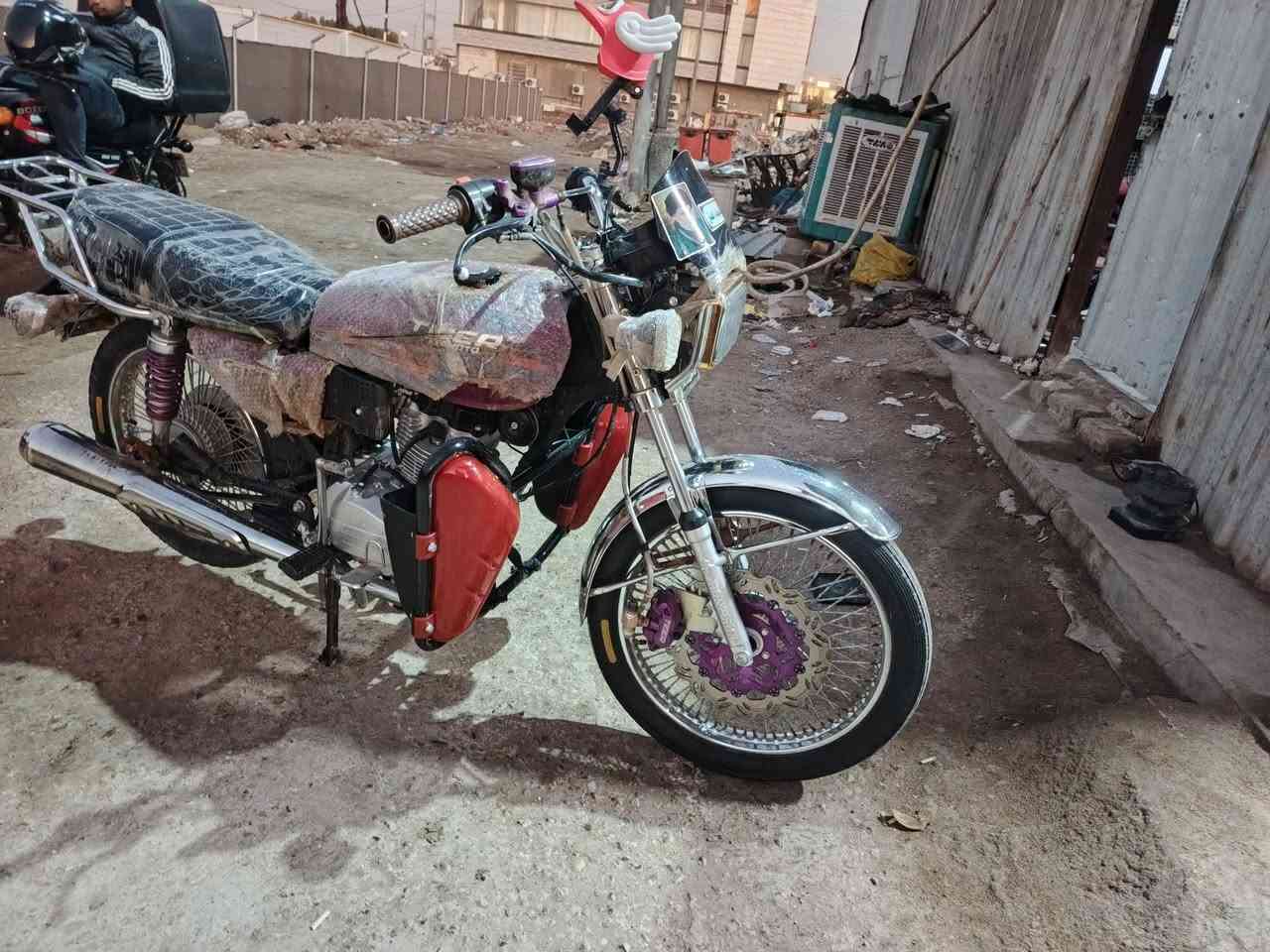 سلام عليكم درجة تايكر ختم سونك الاصلي 
اوراق سكنر كرتون سعر 700وبيه مجال قليل 
اي ستفسار تصال على رقم ***********
