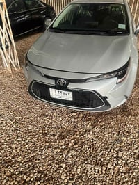 للبيع كورلا ٢٠٢١ معوقين رقم مثنى باقي ٣ اشهر وتصير حرة مواصفات LE حادث...