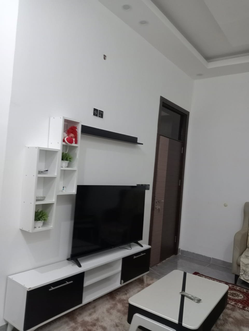 دار للبيع حي الجامعة..خلف مدرسه الجامعة مباشر 
100متر
10×10 ركن طابو صرف .. على شارع 15 
طابقين مسلح 
الطابق الأول.. غرفة.. صاله.. مطبخ حار..بارد. استقبال.. 2مجاميع صحية 
الطابق الثاني..2غرفة. صاله..سطح
***********
