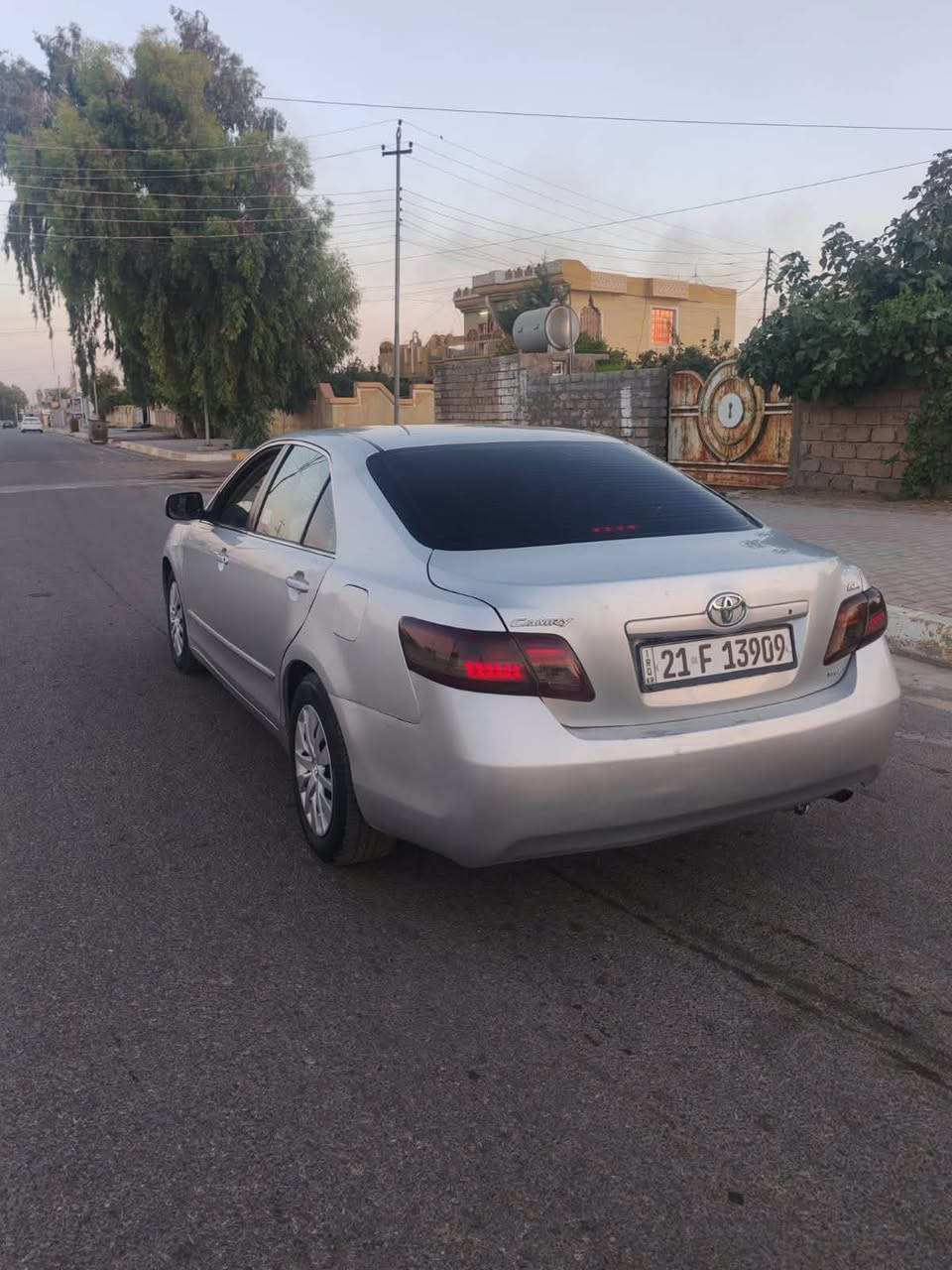 كامري خليجي موديل 2008 رقم سليمانيه جديد سنويه جديده لل2028 كير ومحرك شرط مكفوله من الضربه بيها نص جاملغ خلف  وشبر بالباب رش تبريد ثلج طخم تاير جديد دلوب لايت زينون داخل جديد سياره جديده وجاهزه مال بيت السعر 110وبيه مجال مكان السياره الشركاط الشراي يتصل *********** مو شراي لايتصل
