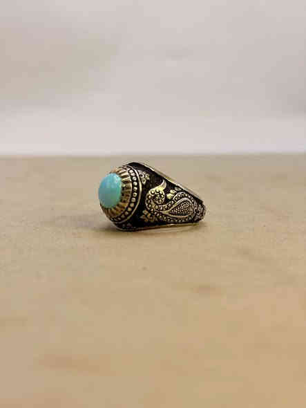 تحفة من خاتم الفيروز النيشابوري صافي بصياغة مميزة يدوية لتكتمل هاذه الوحة الفنية 
قياس الخاتم 22/23
صياغه قلم زني اسود نوادر 
السعر 225.000 فقط
للتواصل ***********
توصيل الى جميع محافظات العراق متوفر
كل ما عليك ارسال صورة الخاتم على الواتساب وبالخدمة
