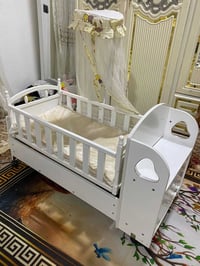 جرباية • سرير اطفال • للبيع