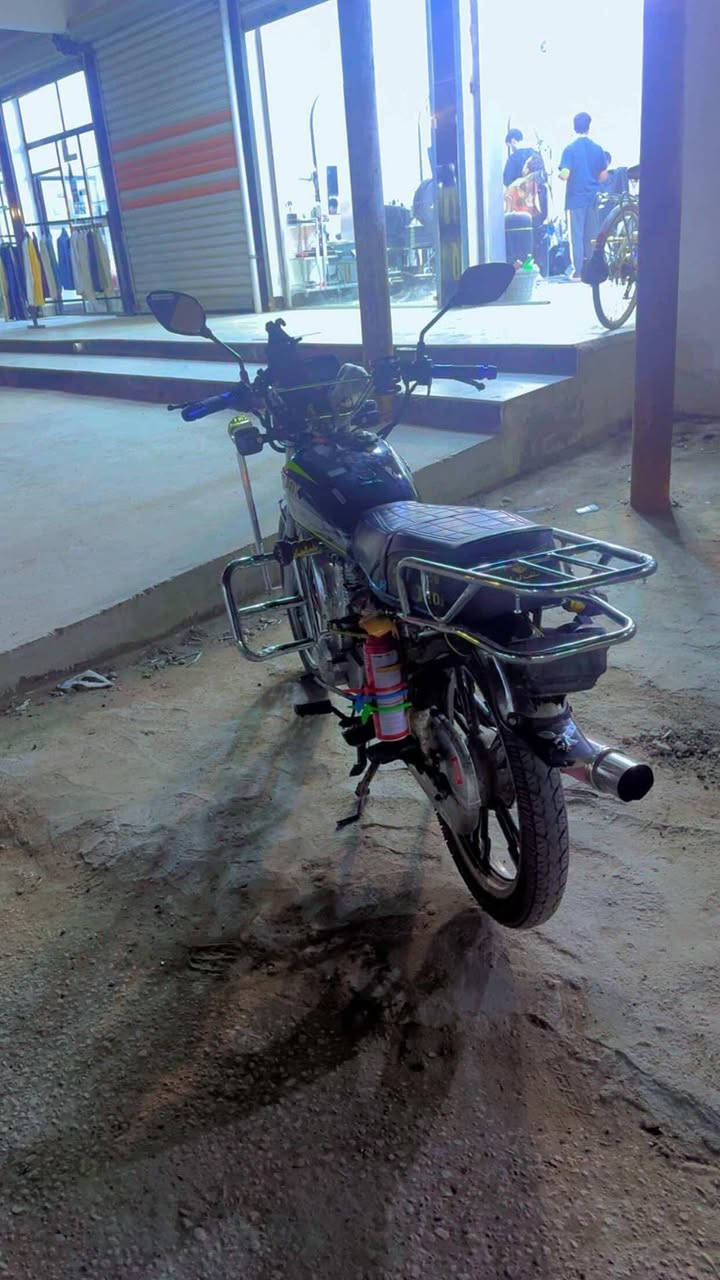 السلام عليكم شباب دراجة ايراني للبيع نوع سونك سيفان موديل 2024 دراجة نضيفة نضافة خير من الله السعر 650 وبهة مجال ***********
