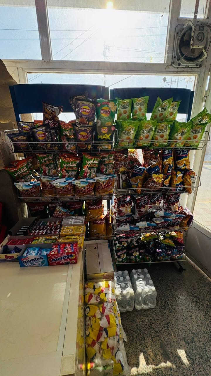 ( اغراض محل غذائيه للبيع برادات يوكور تركي عدد٣ + ومجمده سلايت = ١+ وعارضات اجباس = ٣ + وعارضه وسطيه للحلويات = ١ + وعارضه بهارات الطباخ = ١ + وسبلت طنين وثلث + ورفوف + وميزان رقمي + ميز بلازما ) وهاي الغراض كله الاصليه ونظيفه استعمال قليل جدا يعني اخو الجديده وابيعهن كلهن سوى الشراي يتصل على هذا الرقم وبيه واتساب ***********
