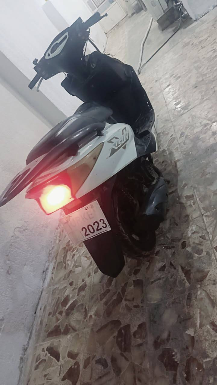 السلام عليكم 
دراجه للبيع سعࢪ 250 و بيها مجال بسـيط 
او مراوس ب ايراني
الدراجه نقصها كفر امام و قبغ هندر الدراجه حاليا تشتغل نكره سلف ما تعب بل تشغيل 
مكاني الصويره طريق المطار
للاتصال،***********
