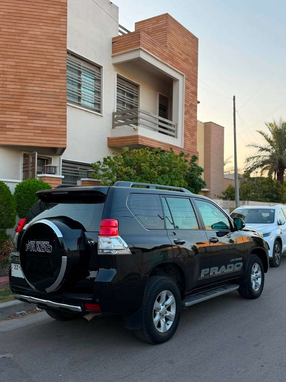 سلام عليكم
للبيع تيوتا برادو ٢٠١٣
VX  فول مواصفات
كويتي دبل تانكي 
حساس امامي خلفي فول الفول
ماشيه 151 km
رقم اربيل جديد بأسمي
مكفوله من الضربه الصبغ
بيها بارد بلجاملغ الخلفي
مكينة وكير مكفولات وعلى وضع الشركة
السياره جديده ومابيها اي نقص 
البنيد بداية جراد بسيط ويروح من خلال النانو
السعر 248 ورقه وبيها مجال 
العنوان بغداد الاعظميه
الرقم ***********
