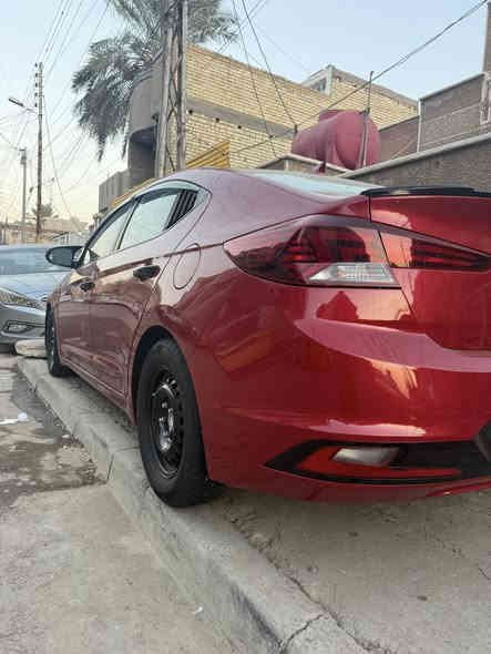 السلام عليكم 
النترا موديل 2019 كير ايتي بلادي 
السياره فول مواصفات عدى الفتحه حادثهه جاملغ وحافه البنيد ايرباك دركه فقط 
السياره جديده وكامله من اي نقصص صور الحادث وسونر مرفق ويه الصور السياره رادارادت جانبيه واماميه وتحديد مسار وشاشه جبيره وباقي المواصفات المعروفه  سعرهه 142 وبيهه مجال بسيط رقمهه اربيل الجديد  مكانهه بغداد شارع الصحه ‭0771 940 4033‬
