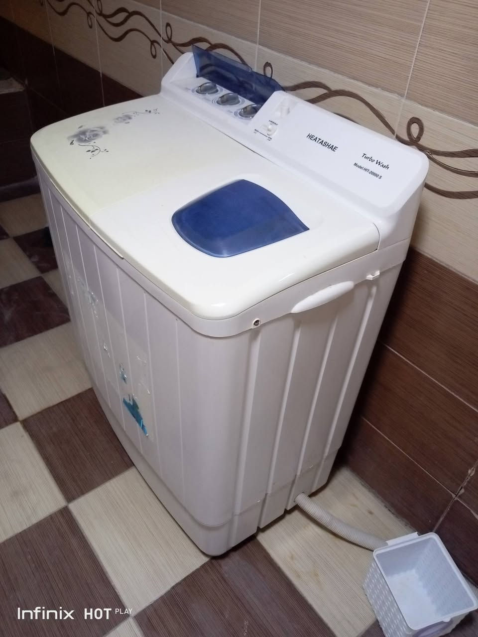 للبيع
ميز طعام 80000 الف
ماكينه خياطه 45000 الف
غساله 75000الف 
شرط شغل 
***********
