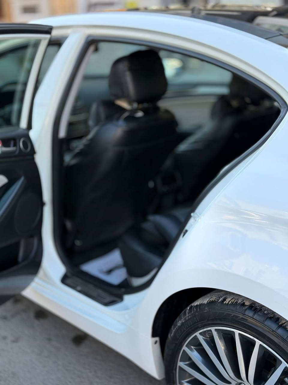 كيا كادنزا
موديل ٢٠١٤ خليجي 

مكفوله كفاله عامه

محرك ٦ سلندر

بصمه 

تبريد قطعتين 

داخل ملكي لون صدفي

بانوراما 

سياره جاهزه من كلشي 

ماتصرف عليها شي 

بردات خلفيه اوتوماتيك

مري شفط

كشنات تدفئه تبريد

فول مواصفات vip

ماشيه :١٠٠

 

الهاتف :***********

السعر :١٧٨

وبيها مجال لشراي
