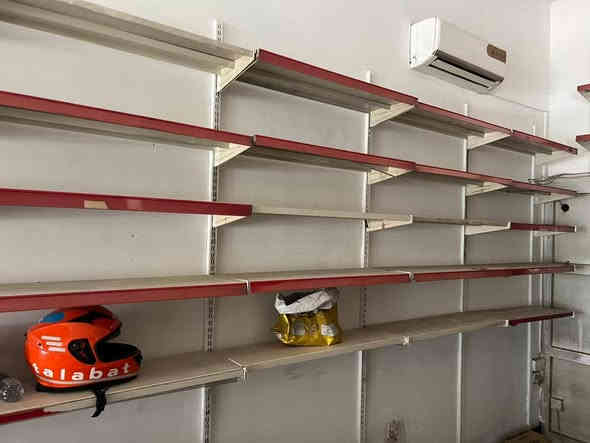 السلام عليكم للبيع رفوف أسواق
تركي اصلي عدد ٥٠ رف بغداد ساحه ميسلون 
الاستفسار
***********
