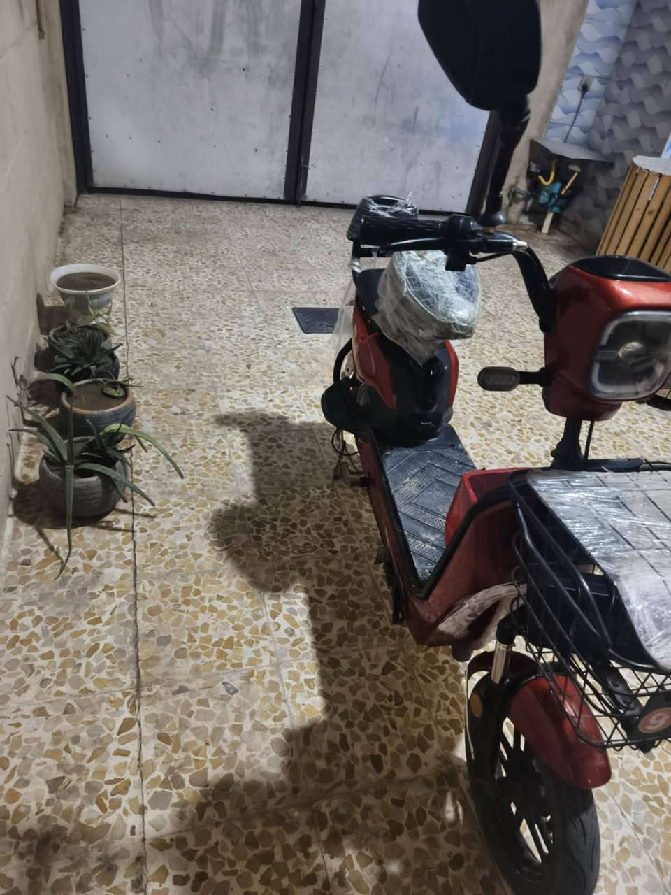 ماطور شحن للبيع
4بطاريات أو عقل شرط اشاير يمين أو يسار هورن لايت 3نمر 
عنوان حي السماح
السعر:180وبي مجال
الرقم:***********
