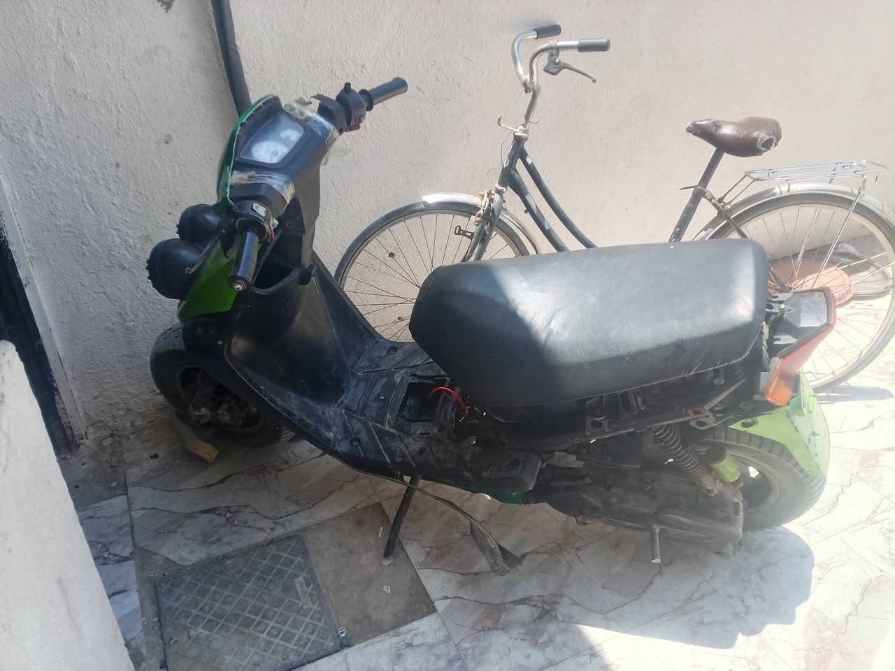 للبيع دراجه نضيفه  مستعجل على بيعته رايده 250 وبيه مجال مكاني حمدان رقمي ***********
