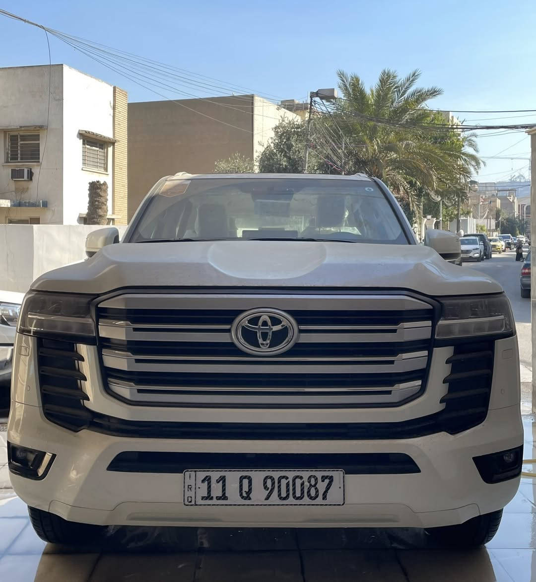 السلام عليكم لاندكروز 2025 (ساز)ضمان زيرو سيارة
ماشية 1700 كيلو
مكفولة كفالة عامة
 مرقم بغداد باسمي 
رقم شبه مميز 
مواصفات GXR V6 محرك 4000 تنفس طبيعي
فول فتحة بصمة صندوق كهرباء 3 شاشات كامره خلفية
مكاني بغداد المنصور الاميرات 
السعر 737 ورقة 
73700$
اي استفسار خاص او اتصال ***********
