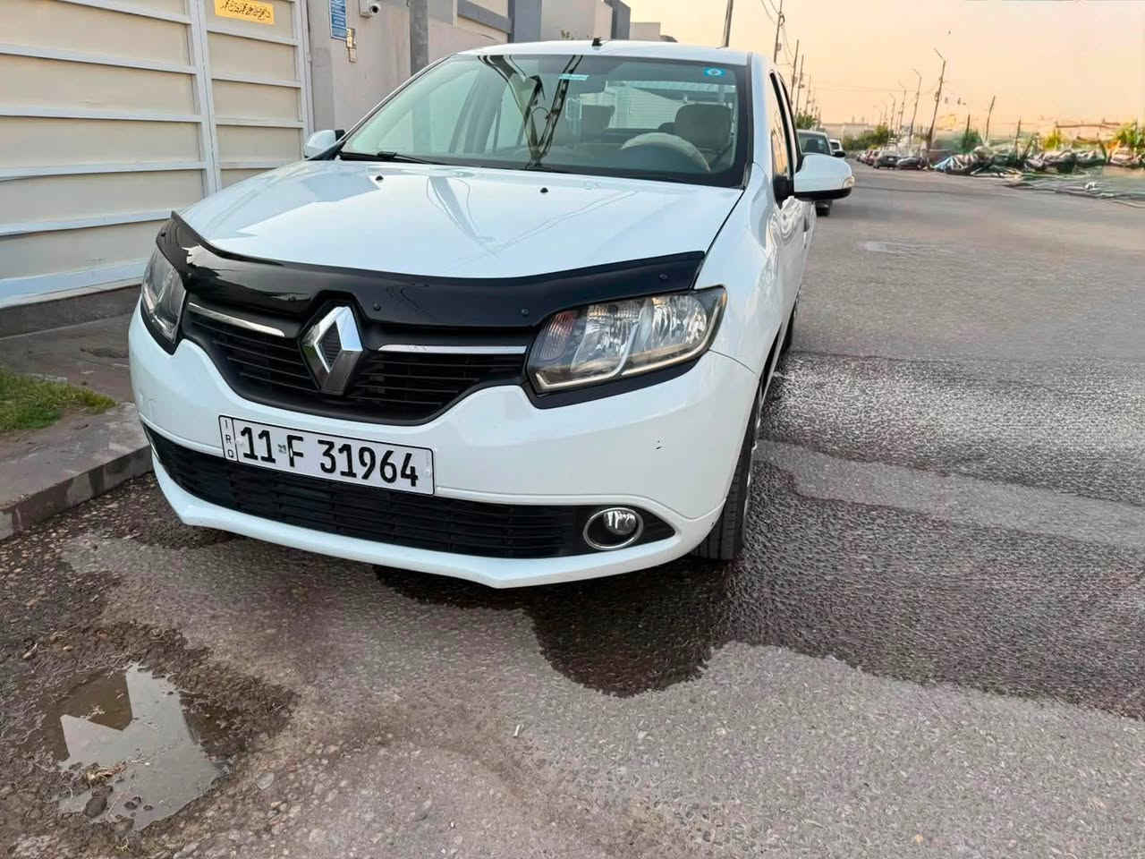 سلام عليكم للبيع
رينو سمبل 2017
سعر 80 
محرك 1600  
ماشية 70 الف

نوعها رينو فرنسي

تبريد ثلج 
تخم تايرات نضيف 
سياره حيل جديده وجاهزه بدون مصرف 
السيارة كفالة عامة من الضربة والصبغ 
وكير ومحرك مكفول 
شرط السيارة جديدة جديدة 
كتلوك وياها 

شاشه
جامات كهرباء 
كير اوتماتيك وعادي 
داخل لونين 
رقم بغداد شرط تحويل 
مكاني بغداد الكاظمية 
***********
