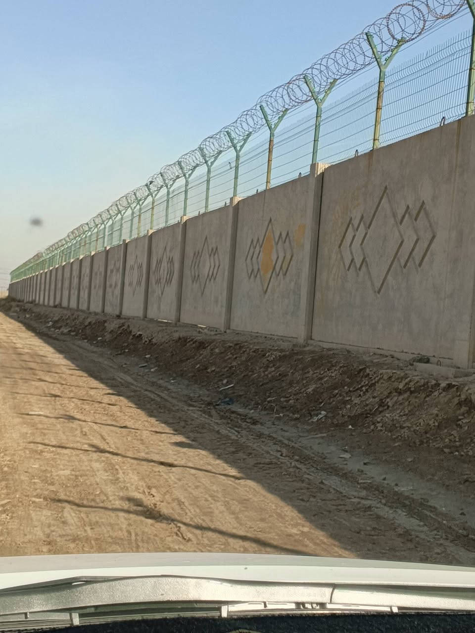 السلام عليكم قطعه ارض مساحه 100متر واجهه 5 ونزال 20 قرب شركه الماي السعر 8 وبيه مجال *********** استفسار واتساب
