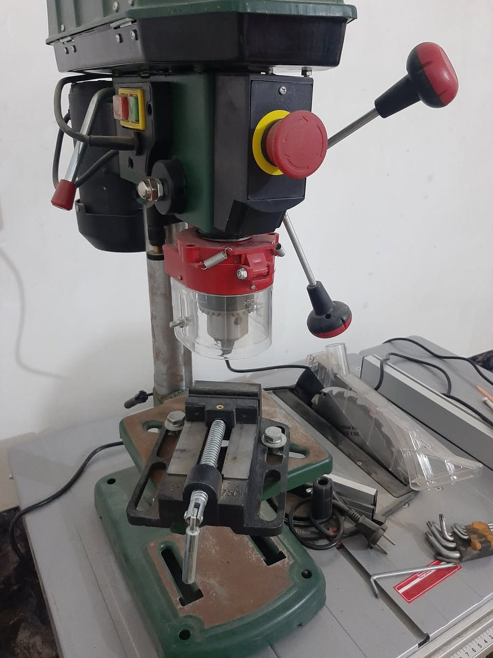 السلام عليكم دريل ثابت بارك سايد مشتغل بس عل گد الفحص يعني بجيسه نضيف وجديد مامستعمل 
مكانه السماوه


**إذا كنت صاحب هذا الإعلان وتريد حذفه لأي سبب، رجاءا أرسل رسالة إلى الدعم الفني**