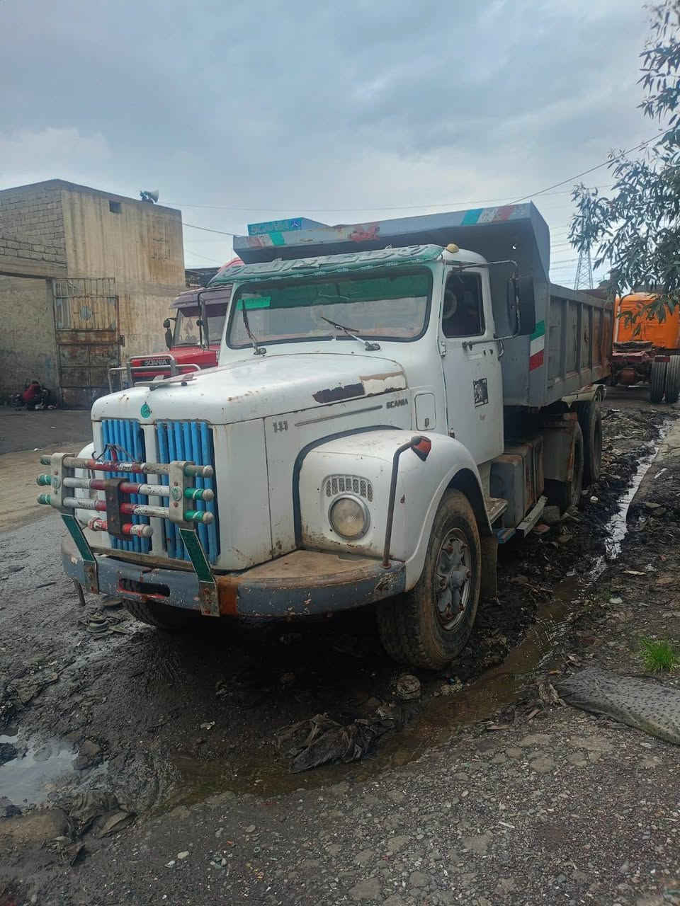 سلام عليكم  سكانيه 111 /موديل 79،/ رقم نينوى اصفر شرط التكويل مكان سياره صناعه وادي عكاب 
***********
