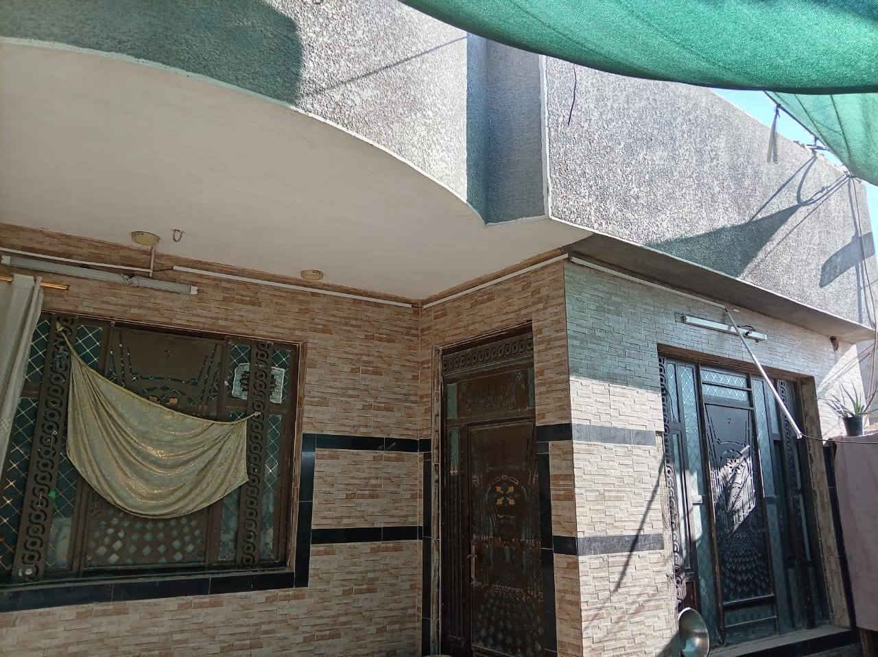 بيت للبيع طابقين مساحه 250متر يتكون من استقبال 4*8+مطبخ+4*4+صاله 4*9+غرفتين نوم4*5 الطابق الثاني يتكون من غرفتين نوم4*5+ صاله+سطحين واسعات +ترك جانب البيت وترك خلف البيت السعر اتصل ***********
