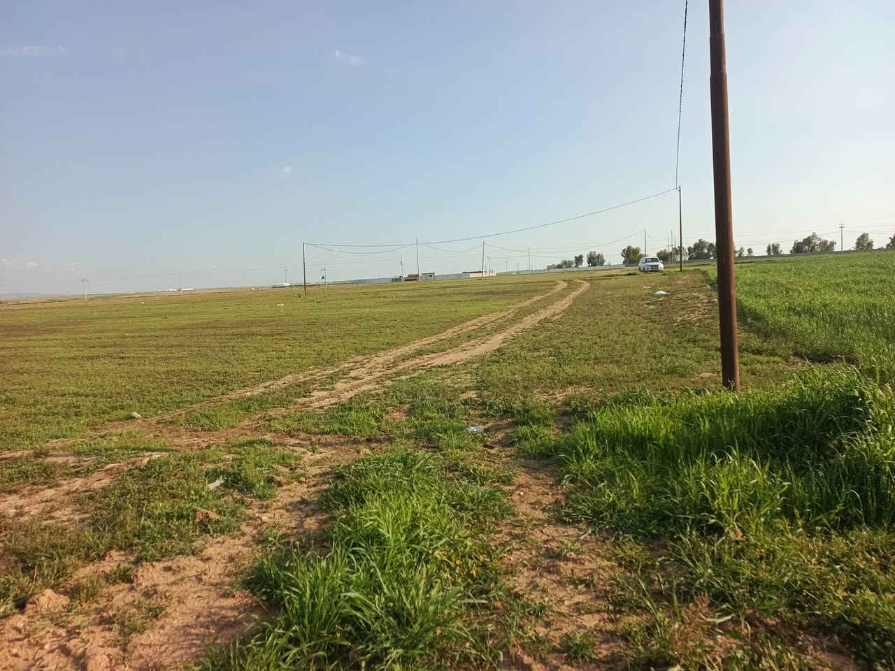 بِسْمِ‌ اللَّهِ ‌الرَّحْمَنِ ‌الرَّحِيمِ‌ 
سڵاوخۆشەویستان.پێنج.دۆنم.زەوی
بۆفرۆشتن..لەساڵح ئاغا..نزیک.جادەو
کارەبا.بیرکەندنیش ئاساییە.بۆی
تێبینی..
ئەگەرزیاترتان بوێ هەرلەتەنیشتی
لامان دەست دەکەوێت..نرخ..
 ***********📲📲📲📲📲
