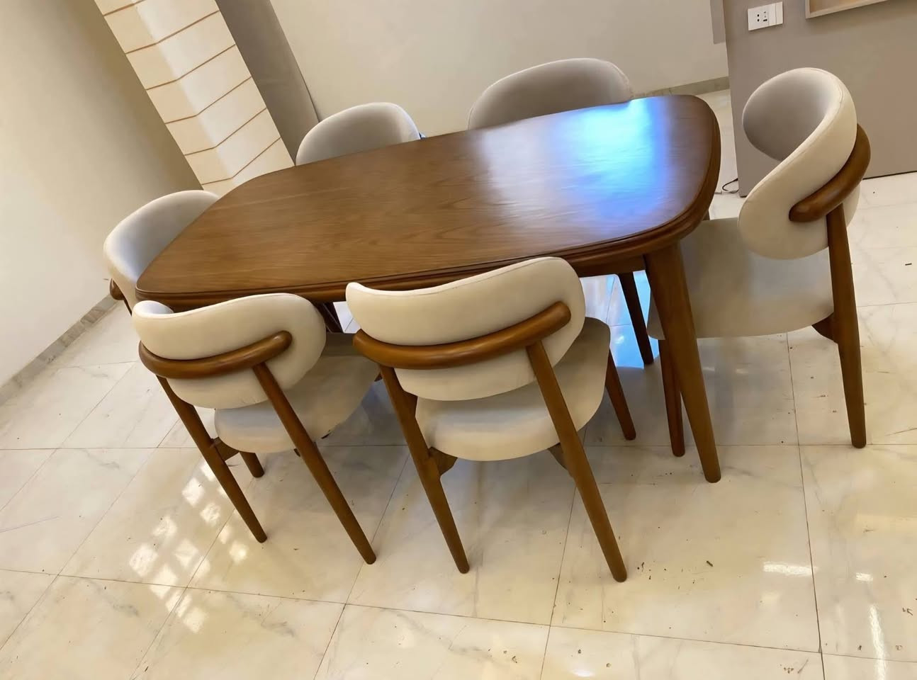 طاولات سفرة مودرن 
خشب زان روماني 
اسفنج سوبر 
قماش مخمل مستورد سهل التنظيف
تفصيل من المعمل مباشرة 
مدة التسليم 7 __ 10 ايام
السعر 650$ رقم تواص 0997129435


**إذا كنت صاحب هذا الإعلان وتريد حذفه لأي سبب، رجاءا أرسل رسالة إلى الدعم الفني**