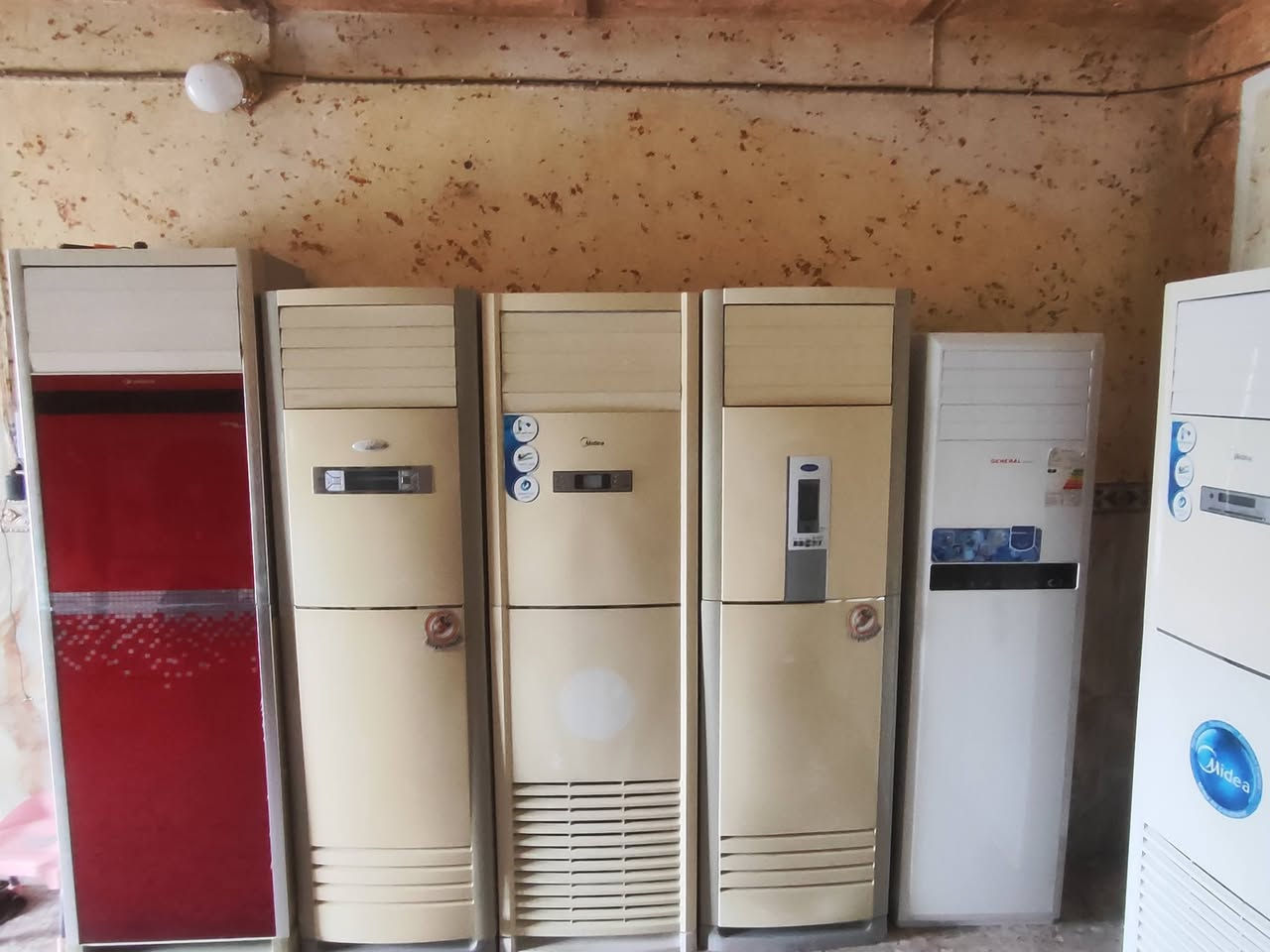 السلام عليكم 
يتوفر الدينا مجموعه سبالت 3طن كنتوري العدد 20جهاز داخليه وخارجيه وريمونت السعر 450+2طن العدد 15جهاز داخليه وخارجيه وريمونت وحماله السعر 225 مكاني بابل هذا رقمه ***********بيه واتساب
