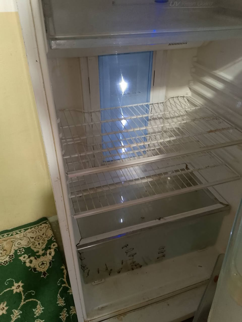 السلام عليكم ثلاجه للبيع الوان نجف رقم الهاتف***********
