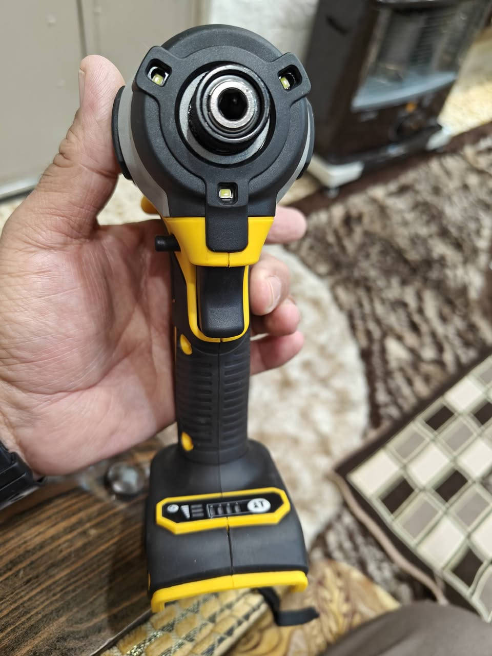 للبيع دريل انباكت ديولت فقط بطاريه معاه بدون شاحنه السعر 60 قفل للتواصل ***********
