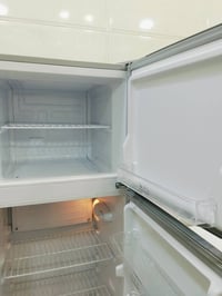 ثلاجه • جديده • حجم وسط