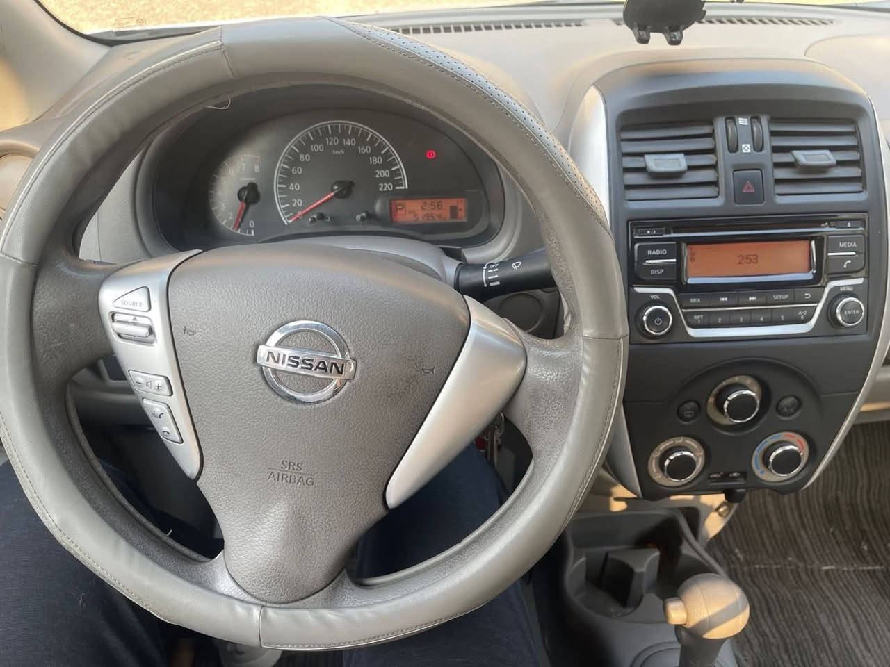 للبيع نيسان صني
مديل 2022
ماشيه 82
كفاله لا صبغ ولا بارد بشرط
فقط شخط بلقماره ما مبين 
سنويه لل27 بسم شركه تريد وكاله او تحويل  
السعر 109 
مكاني النجف الاشرف
للستفسار ***********
