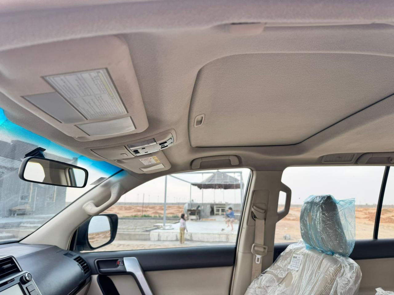 السلام عليكم ورحمة الله للبيع تيوتا برادو خليجي موديل 2019 مواصفات TXS ماشيه 90 الف تخم تاير دلوب مكفوله كفاله عامه لا بارد ولا صبغ رقم بغداد الجديد كشنات كهرباء كشنات جلد مري شفط بصمات ثنين وياها محرك 6 سلندر 7 راكب 3 قطع تبريد ثلاجه ماممدود عليها سبانه من الشركه ساز باب اول زراك لايت حساسات كامره اصليه لايت زينون عالي وناصي385 وبيها مجال للشراي سياره مال جنيه مكانها بالرمادي الشراي يتصل 
***********
