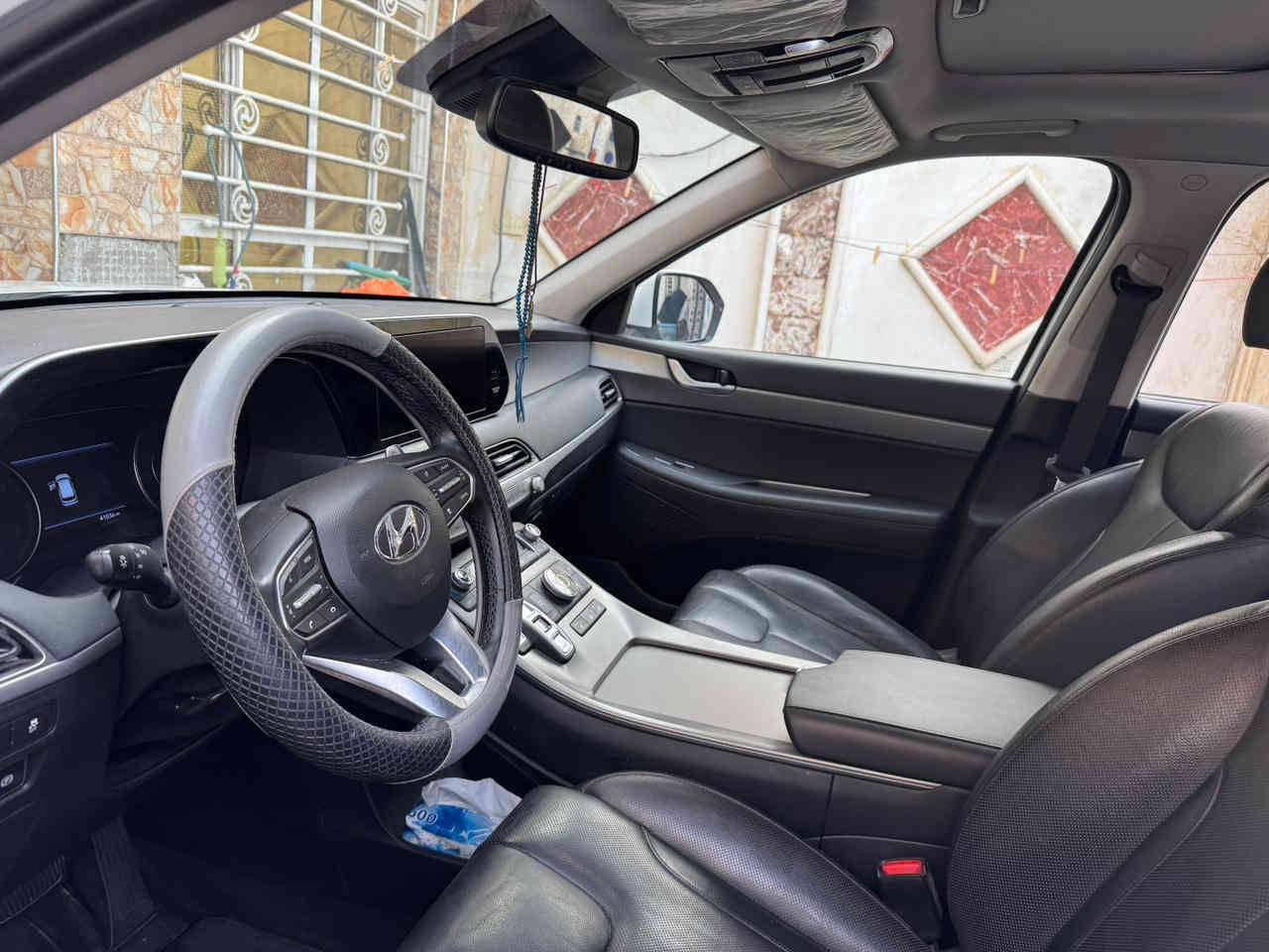 السلام عليكم 
سياره بلسايد موديل 22 سياره جديده طخه صغيره بالصندوك 

مثل ما موضح بلصور 

سياره بسمي ماشيه 41 

صور الحادث بلمنشور 

السعر ٣١٠٠$ وبيه مجال

سياره بغداد العبيدي 

رقم الهاتف ***********

***********
