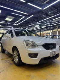 كارنز ابيض نظيف مال بيت  2012 محرك كفاله  كير كفاله  صدر جيد  فتحه سقف...