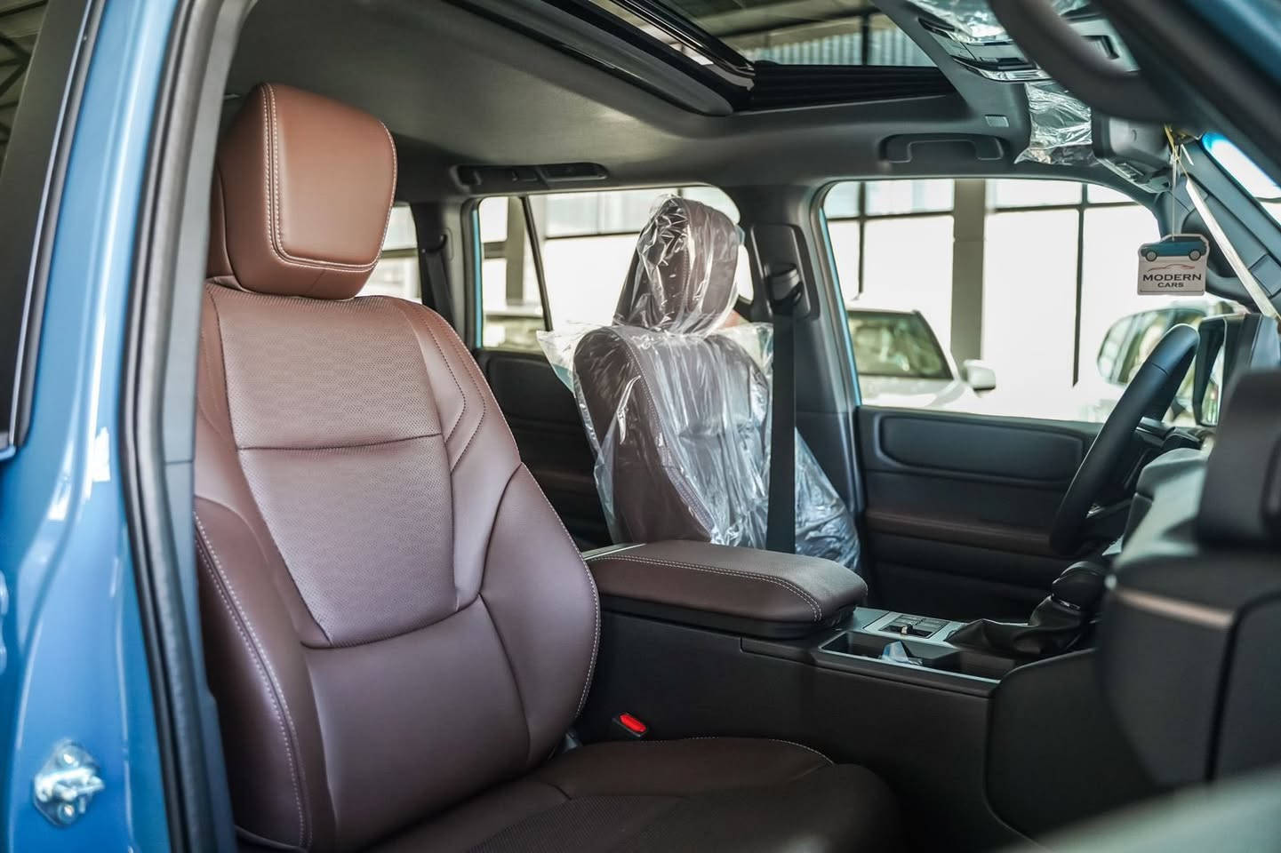 برادو A2 موديل 2024
لون مميز ( رقم أربيل )

مغلف ppf بالكامل 

محرك 2.4 لتر تيربو 

گير أوتوماتيك 8 سرعات

دفع رباعي 7 راكب 

كلين 

مقاعد جلد 

لمواصفات:

✔️ رادار أمامي وأنظمة أمان كاملة (Toyota Safety Sense)

✔️ شاشة وسطية مع Apple CarPlay و Android Auto

✔️ كاميرا خلفية + حساسات أمامية وخلفية

✔️ تشغيل بصمة + دخول ذكي

✔️ مثبت سرعة

✔️ تبريد شركة 

ماشيه اقل من 40 الف  

السعر 87.000.000 دينار 

87 مليون 

التواصل واتساب ( مكان السيارة البصرة )

***********
