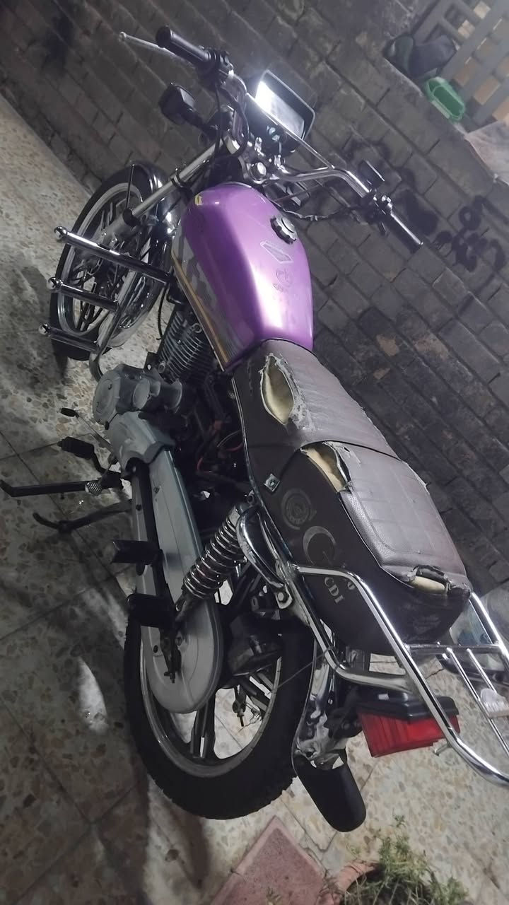 سلام عليكم سونك 2024 
دراجه مكينه 200 cc شلعه معدل خير من الله مكيتنه ما مفتوحه لا صوت ولا تبخير ولا نضوح دراجه كلمه سلف وهندر نكره بكل وكت 
لايت اشاير هورن كله يشتغل بيه درع نيكل كابريتر جديد الدشبول جديد بس ما مربوط فج جديد الامامي ودراجه شوفت عينك دهن جديد تايرات جدد دراجه نقصه صفاح مال كفرات بس رايده ب475 وبيه مجال حك الجيه مكاني بغداد الدوره البعيثه *********** وبي واتساب 
اوراقه موجوده
