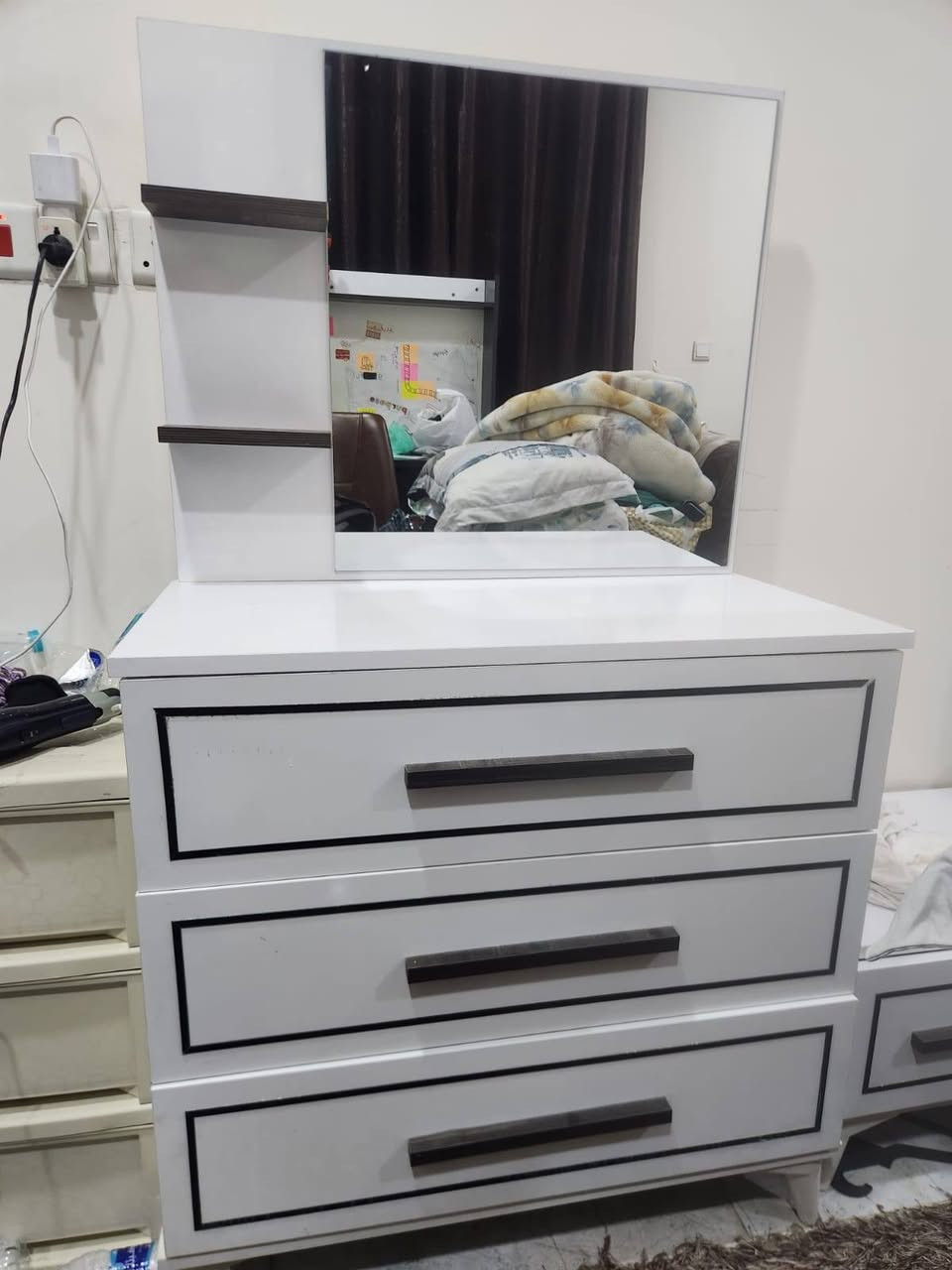 💢غرفة و دوشك 5 قطع كلش نضيفة  بة 700 بغداد حي الحسين ***********
