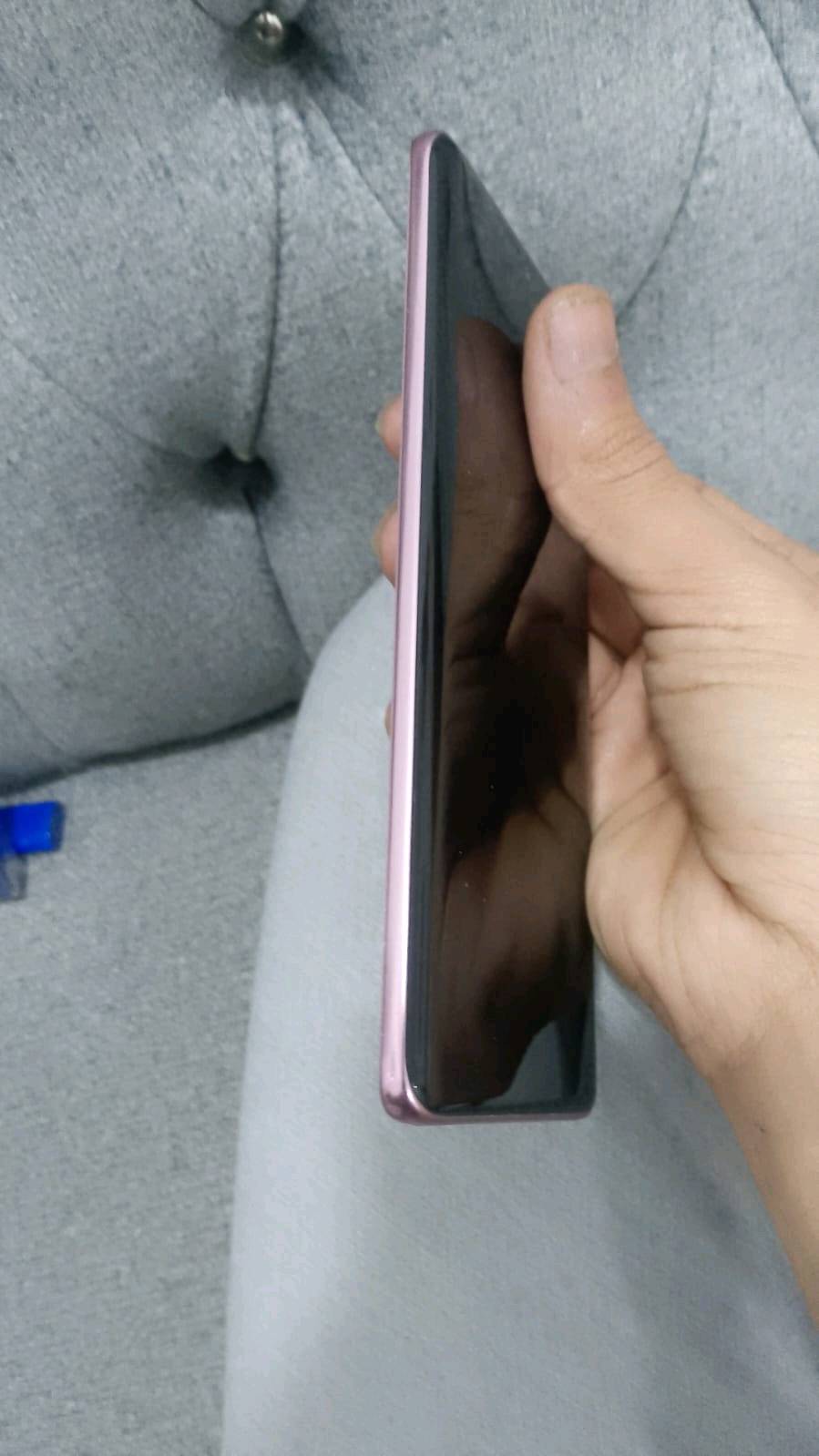 جهاز هلو موتو ماركت مو تورلا الجهاز جديد مامستخدم هواي المقطع وصور موجودات مساحته التخزين 256 مابي أي كسر بشاشه او عطل بجهاز بسعر 275