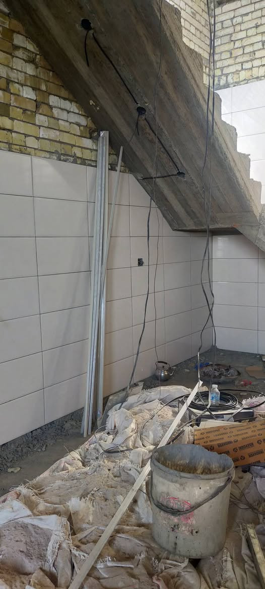 السلام عليكم خلفه تطبيك سيراميك ارضيات متفرغ
***********
