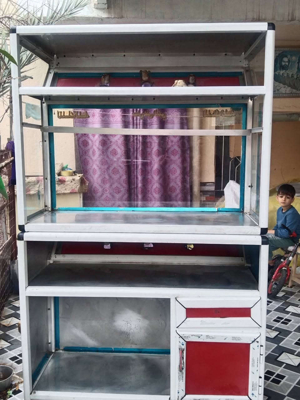 جام خانه وميز ملحق للبيع 
الاسكان الصناعي 
التواصل على الرقم ***********
