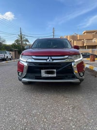 للبيع ميسوبوشي اوتلاندر موديل 2018 بيه صبغ باب الخلفي +جاملغ خلفي بدون...