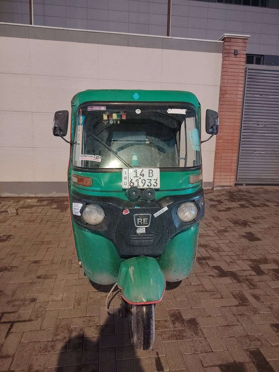 السلام عليكم تكتك موديل 21 رقم وسنوية رقم انكليزي للبيع السعر 7  اوبيهة مجال للاستفسار راسلني عل واتساب *********** عنواني البصرة العشار
