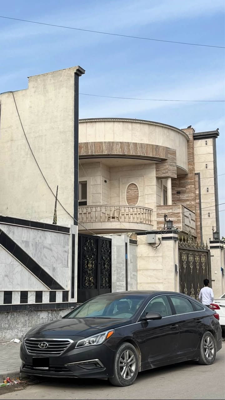 السلام عليكم
سوناتا 2017 وارد امريكي مواصفات SE

محرك 4 سلندر
المحرك 2.4 لتر
گير 6 سرعات

المحرك بي صوت بگن 
ويحتاجلها تبريد عدا الكمبريسر

رقم بصرة خصوصي سنوية جديدة لحد 2029
السياره بأسمي احولك بنفس اليوم

السعر 90 ورقة وبيها مجال بسيط
الرقم *********** البصرة, العراق
