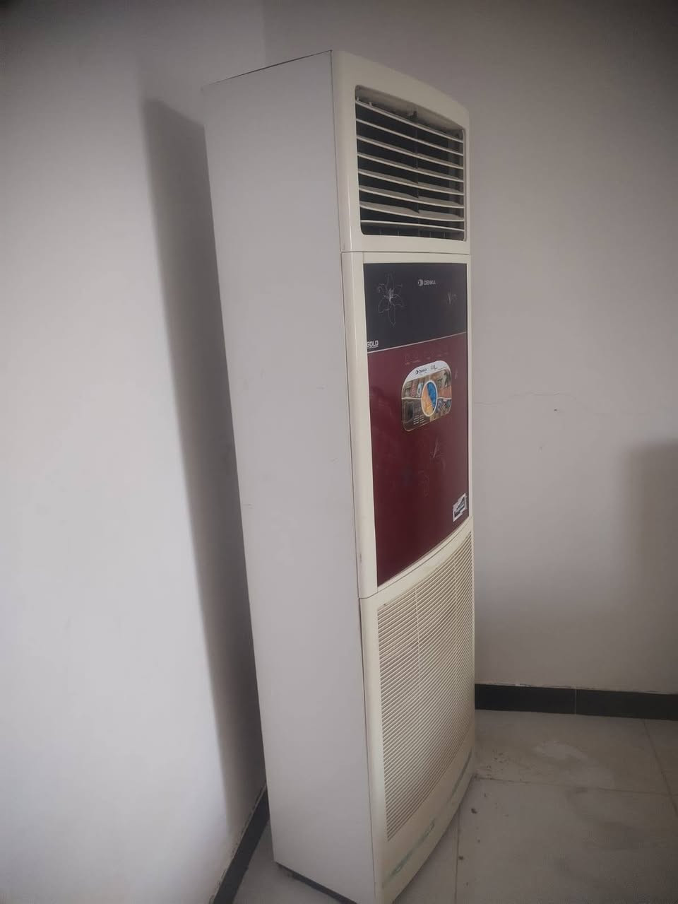 سبلت كنتوري دنكه 3 طن للبيع السعر 750 الف بي مجال للشراي
***********
