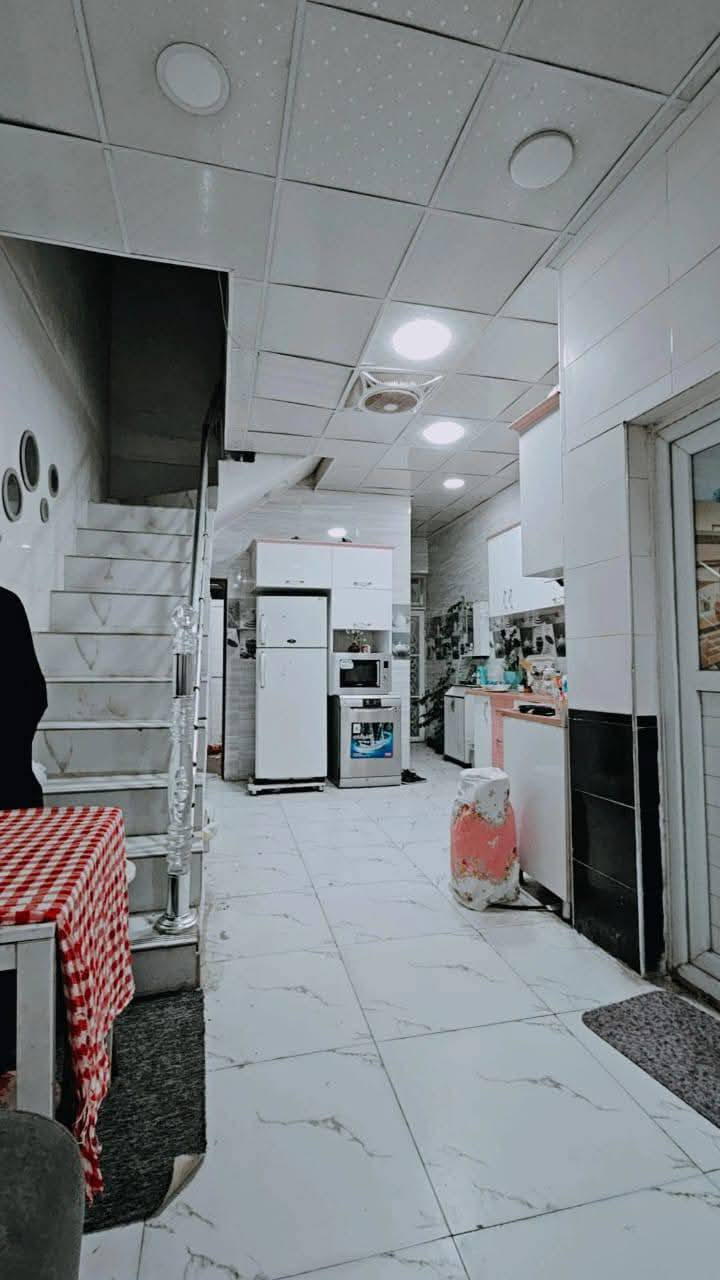 بيت البيع في نجف حي المكرمه قرب شارع طاقه وقرب  جامع ابو فضل العباس مساحه ١٠٠متر تفاصيل البيت غرفة وصالة واستقبال مطبخ صحيات  سقف صب سعر ١١٥ مع المجال *********** بيت فارغ مع البيت سبلت وكاونتر هديه النجف, العراق
