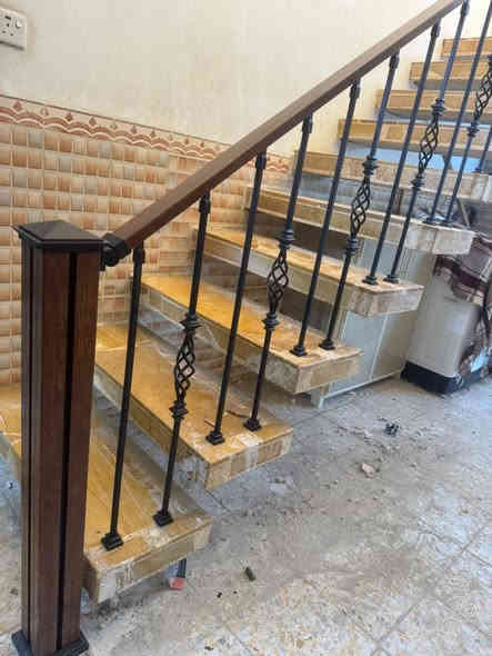 ✨ محجر المنيوم باعمدة حديد كلاسيك ✨
شغل راقـي ويضيف للمكان جمال وثبات بنفس الوقت.

المواصفات:
 • أعمدة حديد قوي مطلي electrostatic
 • نقوش كلاسيكية متناسقة
 • عمود رئيسي المنيوم  صاجي فاخر
 • تثبيت محكم ودقيق لكل قطعة

نشتغل حسب ذوق الزبون… وكل تفاصيل التصميم تتنفذ بقياسات مدروسة وبجودة عالية.
الخيارات كلها متوفرة: ألوان – نقوش – سماكات – ارتفاعات.

📍 معمل غيث الخزاعي للألمنيوم والديكور – الديوانية شارع السراي
📞 ***********
📞 ***********
