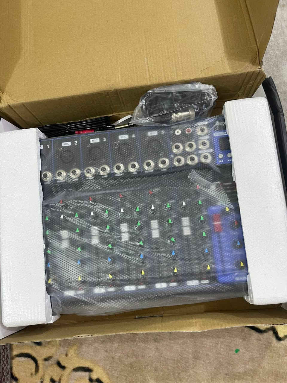 مكسر صوت بهيج شكل انطونه بي سعر وبل عافيه


**إذا كنت صاحب هذا الإعلان وتريد حذفه لأي سبب، رجاءا أرسل رسالة إلى الدعم الفني**