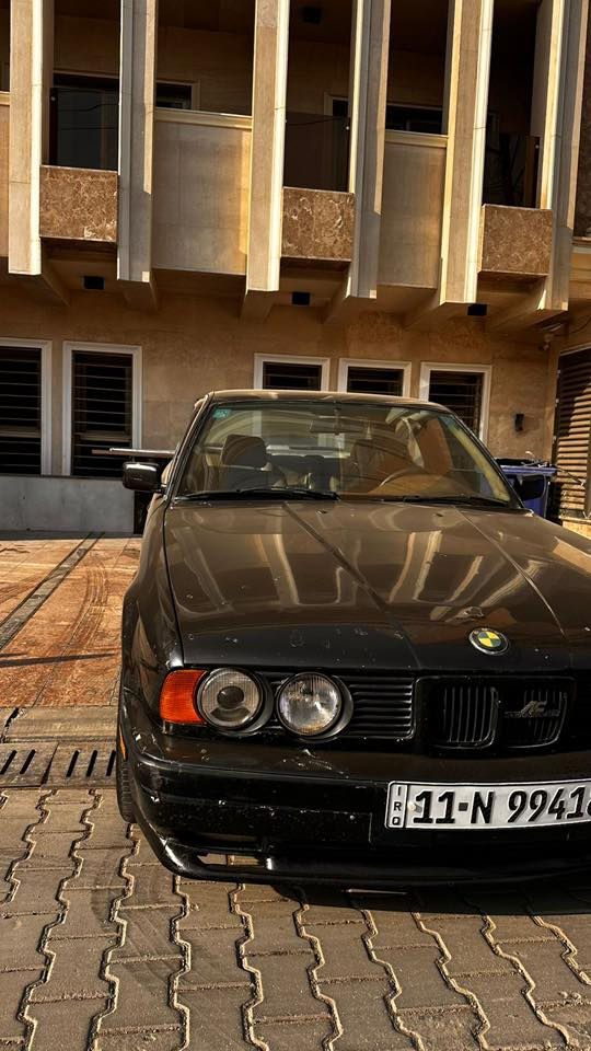 السلام عليكم  موديل 1991 محرك مفتوح 535 نقص غاز تبريد فقط السيارة جاهزة من كلشي مكاني بغداد 
السعر 45 وبيها مجال
***********
